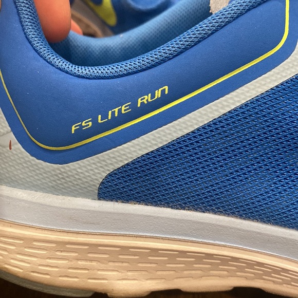 Running Nike sneakers size 7 - Picture 5 of 8